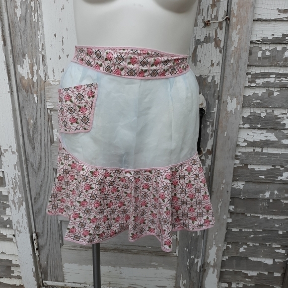 🌟 Vintage floral and sheer apron - Picture 1 of 5